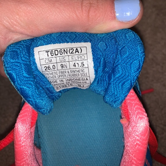 ASICS shoes - Picture 2 of 3